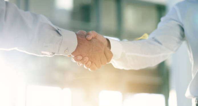 Parteneriat: strângere de mână